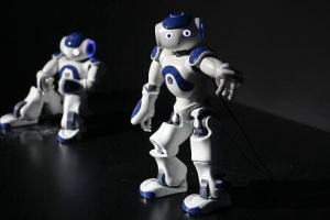 快速发展的人工智能技术，推动机器人产业不断升级