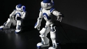 快速发展的人工智能技术，推动机器人产业不断升级