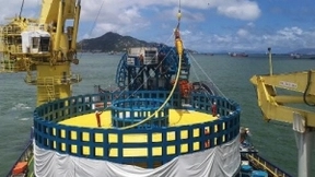 中天海缆全程呵护深水脐带缆成功铺设