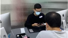 贴心细心 跨越时差的专业服务——OPPO护屏男友夏伟彬