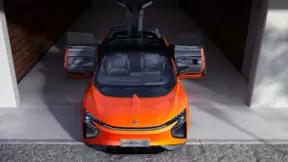 众星云集的北京车展 华人运通高合HiPhi X搭载英国之宝顶级音响现身！