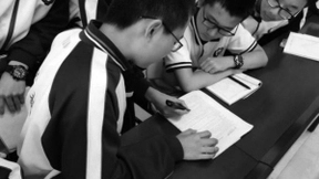 “智慧教育”时代来了 名校引入人工智能学习硬件