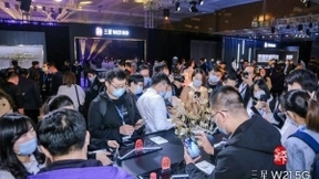 屹群山之巅 瞰折叠盛世，心系天下三星W21 5G全新发布