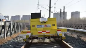 神州高铁研发的国内首台中型轨道综合检测车完成线上试验