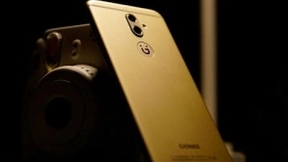 手机厂商“拉活”挣钱 手机变成“肉鸡”