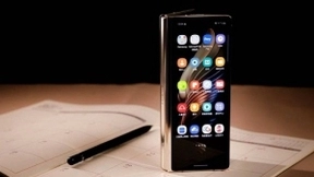 超凡脱俗的高端名片，三星W21 5G是你全新的身份象征