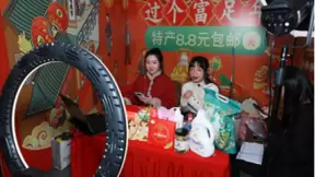 苏宁高管直播“带”出新花样，携百亿福利引千万网友关注