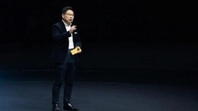 华为余承东：左手为“云” 右手为手机