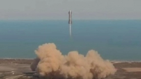美国SpaceX星际飞船原型机试验时爆炸：落回发射台，烧成火球