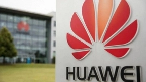 华为折叠屏新专利，可消灭手机折痕，Mate X2有望首发