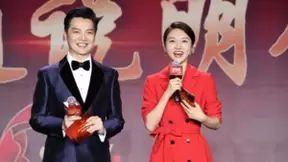 春晚年纪最小女主持火了 网友：笑起来太治愈