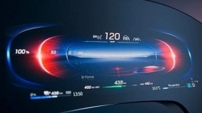 奔驰全新电动旗舰EQS外观内饰曝光，三个OLED屏幕还搭载人工智能