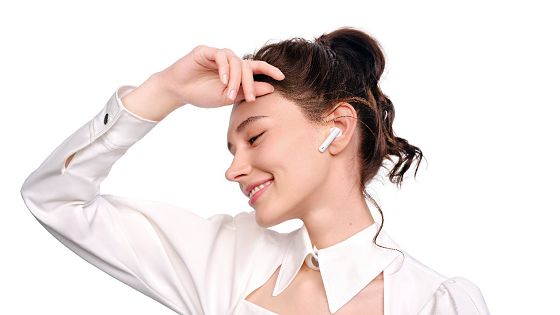 HUAWEI FreeBuds 耳机“听力保护”功能：关心所有人的听力健康