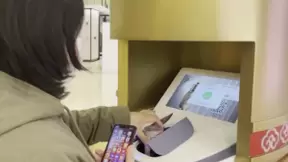 机器人派小样爆红，猎豹移动如何在商场助美妆品牌快速聚人气