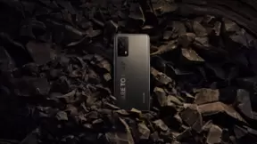 轻人的首款曲面旗舰，真我X7 Pro至尊版2299元起售