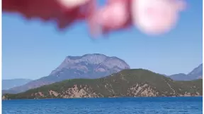 旅行摄影、文档创作，一部小米MIX FOLD跨越手机与PC的界限