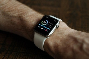 苹果Apple Watch明年或将添加血糖监测功能