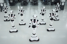“不忘初心 AI创时代”达闼机器人群舞庆贺建党100周年