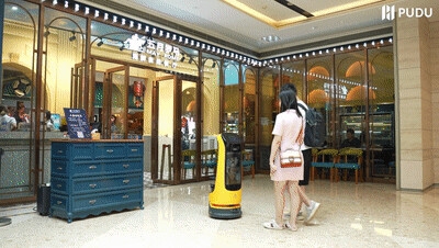 普渡机器人“葫芦”助力海鲜自助餐厅拓客引流