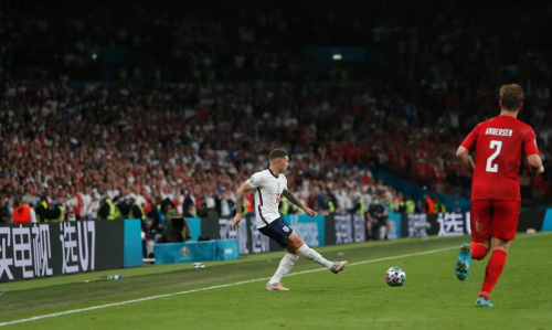 英格兰斩获欧洲杯总决赛门票，海信U7电视见证历史时刻