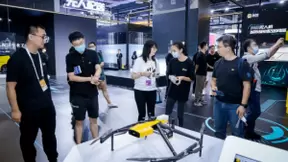 美团自研无人机亮相人工智能大会 推动城市低空物流网络建设