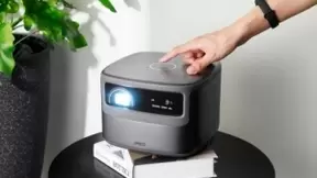 国庆宅家必备坚果J10，高亮高智能带来新式居家娱乐方式