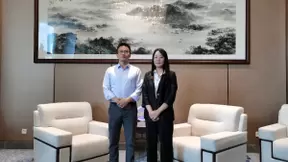 微创网络：穿越平行宇宙，从物理世界向数字世界迁移