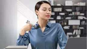 荣耀举行智慧生活新品发布会 热敷口袋筋膜枪正式亮相