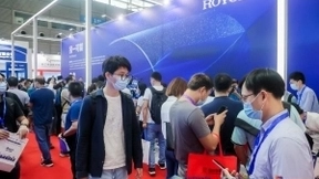 拓展智慧办公场景，柔宇柔性电子新品亮相深圳商用显示技术展