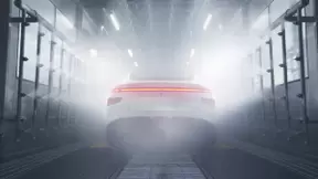 史无前例！小鹏P7白车身挑战550小时海水冲淋，品质如一