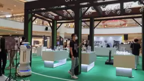 中国制造“强强联手” 擎朗消毒机器人助力OPPO海外新品发布