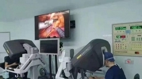 达芬奇手术机器人显神通 三个“小孔”拆卸心脏肿瘤