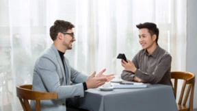 专克语言不通的智能翻译机——讯飞双屏翻译机