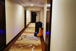 普渡机器人驰援深圳酒店，助力医护人员构筑健康防线