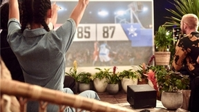 画面音效俱佳的小钢炮，体验爱普生EF-12投影机