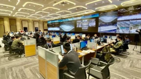 巴赫主席通过利亚德8K大屏观看冬奥比赛，盛赞谷爱凌优异表现