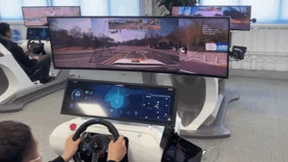 全球画质最高赛车“游戏”！百度Apollo 5G云代驾曝光：真地球Online开车