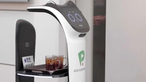 普渡机器人“贝拉”打入韩国高尔夫球圈，再添应用新场景