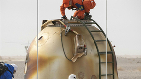 中兴Axon 40见证神舟十三号胜利回归 共迎航天探索者凯旋