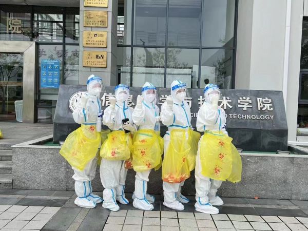 与时间赛跑！深兰科技“特殊”医疗队穿梭上海二十余所高校核酸采样