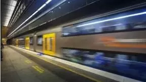 直击商业&工业用户的痛点，做懂你的UPS