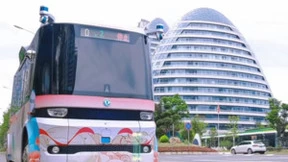 湖北首台5G无人驾驶核酸采集车投入使用