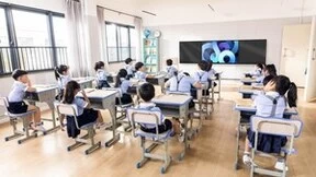 “唯酷光电”推出全新智慧互联无尘黑板 推动教育黑板变革
