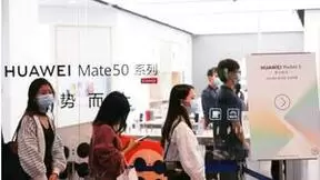 华为Pocket S首销引爆市场，深圳线下掀起排队抢购潮