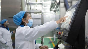 7100网易严选天然冰川水：一瓶水的“援藏”故事