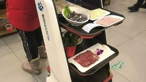 未来的味道 擎朗送餐机器人加快香港餐饮市场拓展
