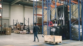 仓储物流行业智能升级路上的自动化力量：AGV技术装备的迭代与发展