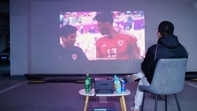 网友发明世界杯最佳观看方式：用Vidda C1在车库里大屏看球