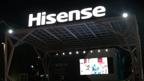 网友在卡塔尔球迷广场发现中国皮影戏 Vidda C1激光投影色彩太美！