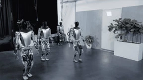 机器人行业发展迎来窗口期，特斯拉/微美全息刮起科技行业新一轮创新奇点